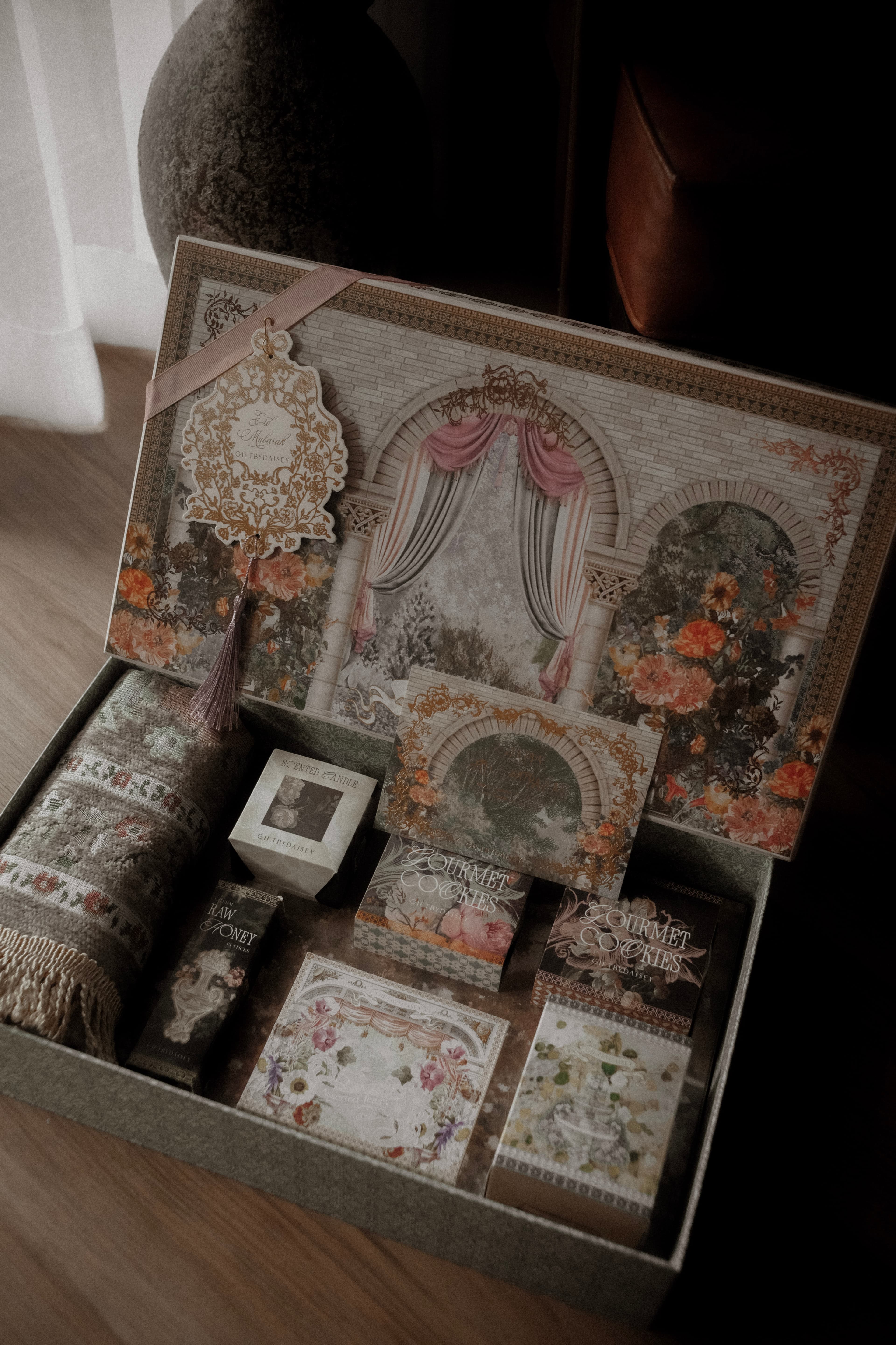 Our most exclusive collection, a luxurious double-tiered hardbox, featuring 14 premium items from prayer mat to home wellness. Make a lasting impression by adding a custom hang tag or greeting card with your company logo.