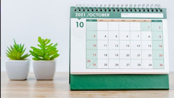 Manfaat Kalender Meja untuk Branding Bisnis Anda