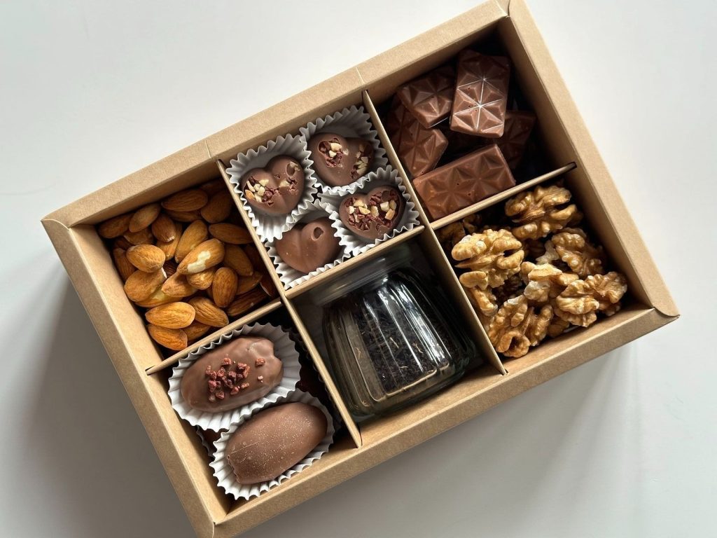 ide isian hampers makanan untuk karyawan yang praktis