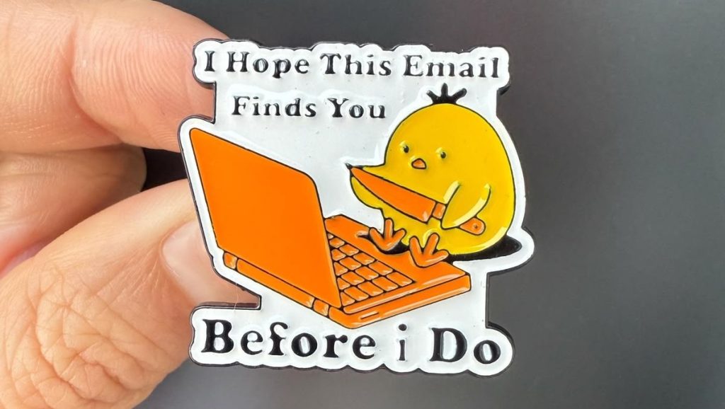 pilihan pin custom dari yippy untuk merchandise perusahaan